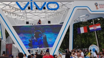 Vivo yang menjadi official smartphone untuk World Cup 2018 di Rusia berhasil mencuri perhatian warga dunia. Foto: Achmad Rouzni Noor/detikinet