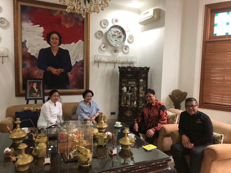 Airlangga Bertemu Megawati, Bahas Apa? Airlangga Bertemu Megawati, Bahas Apa?