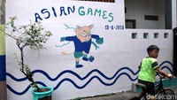 Berbagai bangunan, dari toko, warung hingga jalan perkampungan dilukis dengan motif dan tema yang berkaitan dengan Asian Games 2018.