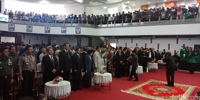 BJ Habibie Hadiri Pengukuhan Gelar Dr HC Bos Mayapada di Unand BJ Habibie Hadiri Pengukuhan Gelar Dr HC Bos Mayapada di Unand