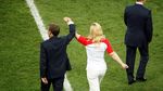Kemesraan Presiden Kroasia-Presiden Prancis di Final Piala Dunia