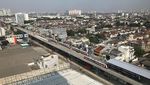 Seluruh Rangkaian Kereta LRT Jakarta Sudah Mendarat di Atas Rel
