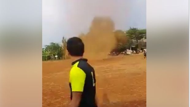 Viral 'Puting Beliung' di Lapangan Bola Depok, Ini Penjelasan BMKG