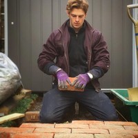 Seperti dilansir dari Nextshark, Marusame diajarkan semua keterampilan yang diperlukan untuk menguasai seni desain taman Jepang tradisional Foto: Instagram