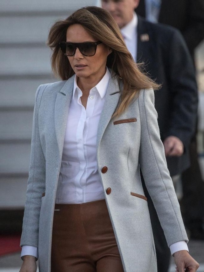 Ditengok di situsnya, coat tersebut dijual seharga US$ 4.000 atau sekitar Rp 60 juta. Tak heran bila harganya cukup fantastis mengingat Isoude hanya memproduksi busana ini berdasarkan pesanan klien (made-to-order). (Foto: Getty Images)