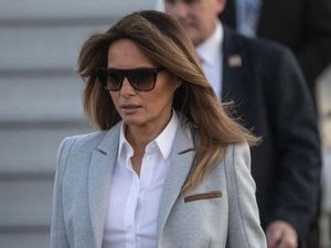 Pakai Baju Desainer Baru, Melania Trump Tiru Michelle Obama?