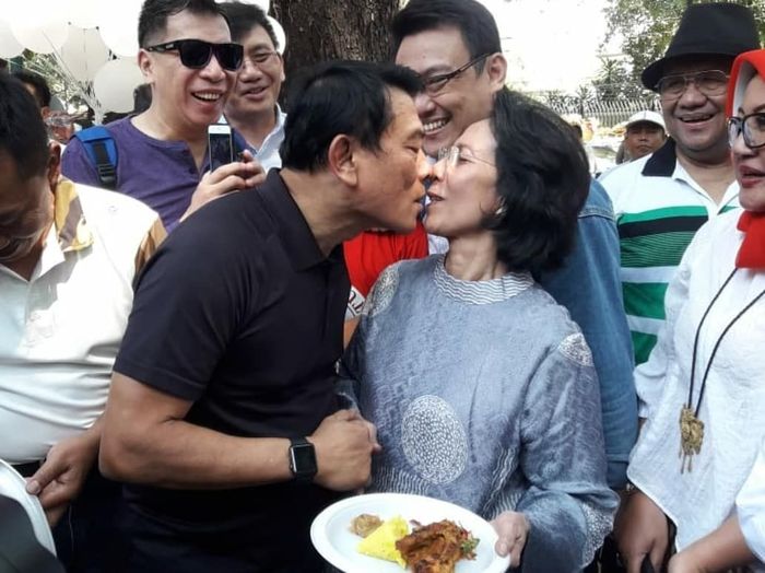 Hangat dan Bersahaja, Begini 10 Momen Makan Jenderal TNI (Purn