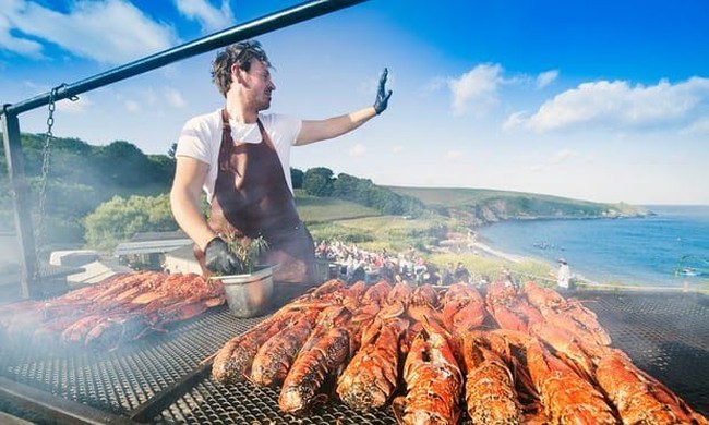 5 Restoran Semi Outdoor Ini Sajikan Makanan dan Pemandangan Ciamik