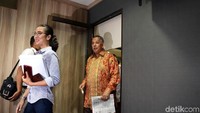 Sofyan saat memasuki lokasi jumpa pers.