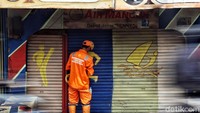 Menjelang Asian Games 2018, para petugas PPSU memiliki tugas khusus melukis mural dengan tema perlombaan olahraga internasional tersebut.