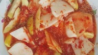 Kuah asinan bikinan @jina-sari ini campuran berbagai jenis buah, Bengkuang, kedondong, mangga hingga pepaya.Foto: Instagram @jina-sari