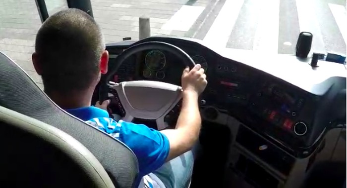 Naik Bus Berpelat Kroasia Jelajahi Eropa