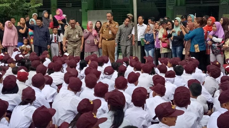 Banyak Masalah di Sekolah, Anies Minta Ortu Komunikasi dengan Guru Banyak Masalah di Sekolah, Anies Minta Ortu Komunikasi dengan Guru