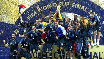 Instagram Antoine Griezmann memperlihatkan perayaan mengankat trofi Piala Dunia. Foto: istimewa