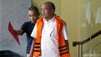 Eks Dirut Jasindo Budi Tjahjono resmi ditahan KPK atas kasus dugaan korupsi pembayaran komisi fiktif asuransi minyak dan gas BP Migas-KKS yang telah ditetapkan menjadi tersangka sejak Mei 2017.