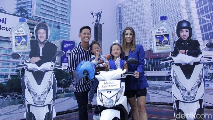 Irfan Bachdim Lebih Suka Naik Motor daripada Mobil