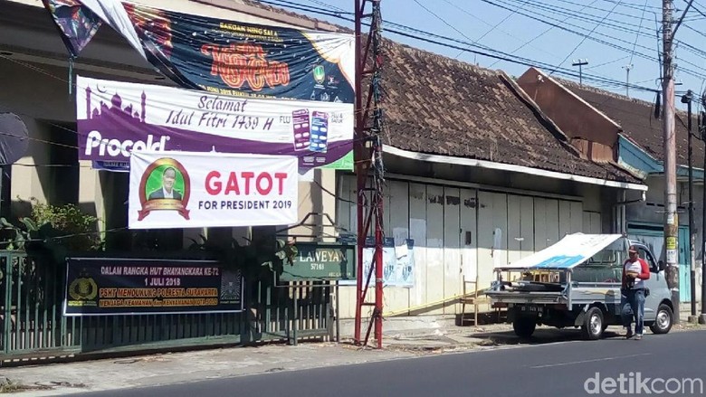 Para Politisi Hingga Mantan Jenderal Mulai Tebar Spanduk di Solo Para Politisi Hingga Mantan Jenderal Mulai Tebar Spanduk di Solo