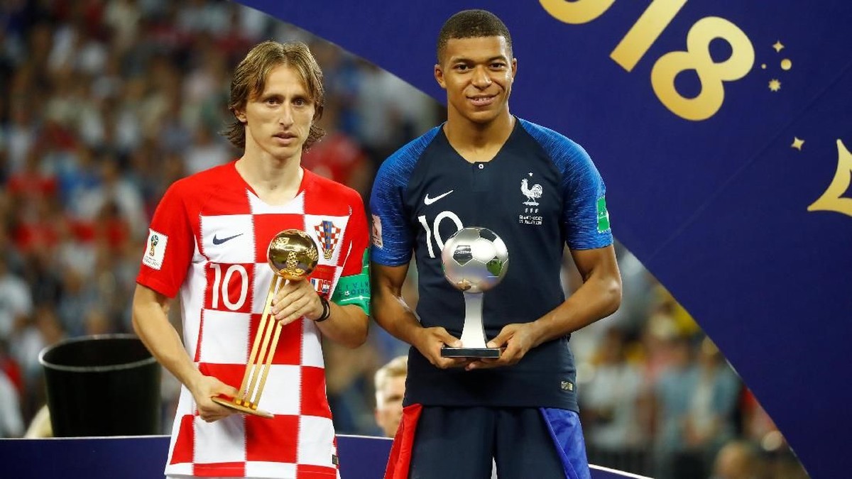 Luka Modric jadi Pemain Terbaik Piala Dunia 2018, sementara Kylian Mabppe merebut penghargaan Pemain Muda Terbaik (REUTERS/Kai Pfaffenbach)