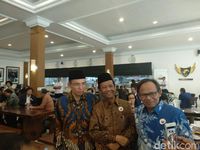 TGB berpose bersama Mahfud Md dan Komarudin Hidayat.