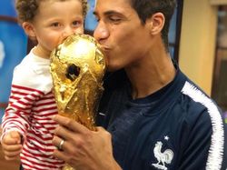 Gaya Para Bintang Prancis Pamer Piala Dunia di Instagram