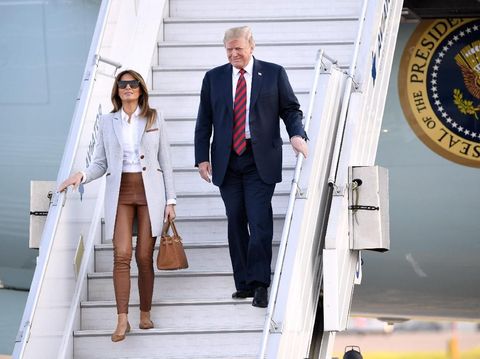 Momen langka Melania Trump pakai sepatu flat 