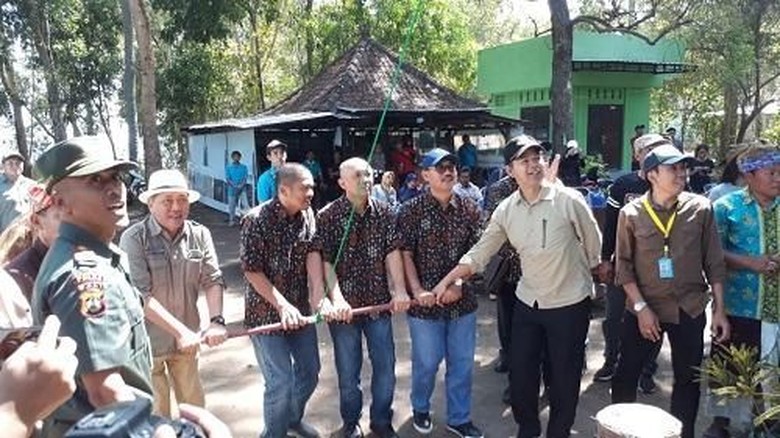 KLHK Lepas Liarkan 10 Jalak Bali di TNBB KLHK Lepas Liarkan 10 Jalak Bali di TNBB