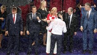 Momen Kolinda semangati pelatih Kroasia.
