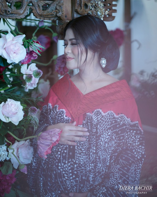 Dunia Kahiyangan diambil fotografer Diera Bachir sebagai tema maternity shoot untuk Kahiyang Ayu. Foto: Dok. Diera Bachir Photography