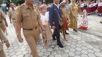 Mendikbud, Muhadjir menjelaskan soal sistem zonasi sekolah yang masih pro kontra dalam masyarakat. Setiap ada program yang baru pasti mendapat pro kontra namun sistem zonasi ini merupakan pilihan pemerintah untuk mempercepat pemerataan kualitas pendidikan, katanya.
