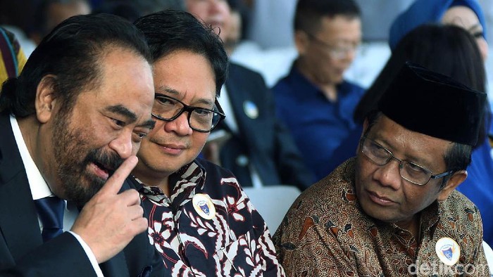 Airlangga dan Mahfud MD masuk dalam radar cawapres Jokowi di Pilpres 2019. Menarik, keduanya terlihat duduk berdampingan di ABN Nasdem.