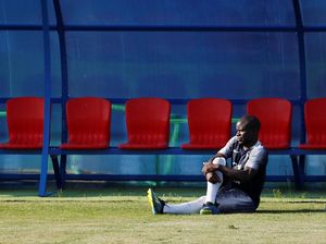 Kante Malu-malu Mau Pose dengan Trofi Piala Dunia