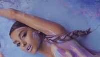 Ariana Grande baru menambah tato di lengannya. Dok. Twitter/Ariana Grande