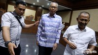 Selain itu, hakim menyebut salah satu hal yang memberatkan Bimanesh yaitu mencoreng nama baik dan profesi dokter. Sedangkan, hal yang meringankan yaitu Bimanesh tidak pernah dihukum dan dianggap pernah berjasa di dunia kesehatan.
