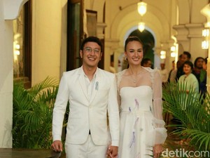 Butuh 2 Jam Nadine Chandrawinata Makeup untuk Resepsi Pernikahan