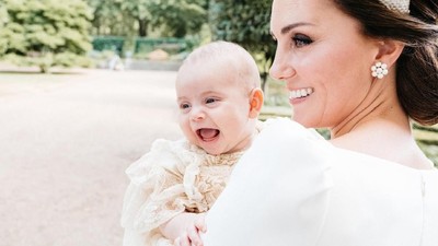 Kate Middleton Kewalahan Kejar Pangeran Louis yang Belajar Jalan Kate Middleton Kewalahan Kejar Pangeran Louis yang Belajar Jalan