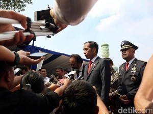 Jokowi Lantik 724 Taruna-Taruni Akmil dan Akpol Jadi Perwira