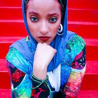 Seorang vlogger asal Amerika bernama Samantha memiliki riasan unik yang jarang ditemukan pada vlogger lain. Alih-alih mengikuti tren make up, ia mencoba membuat tren sendiri. (Foto: Instagram/chic.nunar)