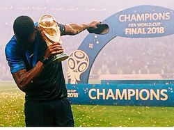 Gaya Para Bintang Prancis Pamer Piala Dunia di Instagram