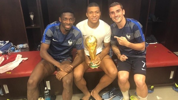 Gaya Para Bintang Prancis Pamer Piala Dunia di Instagram