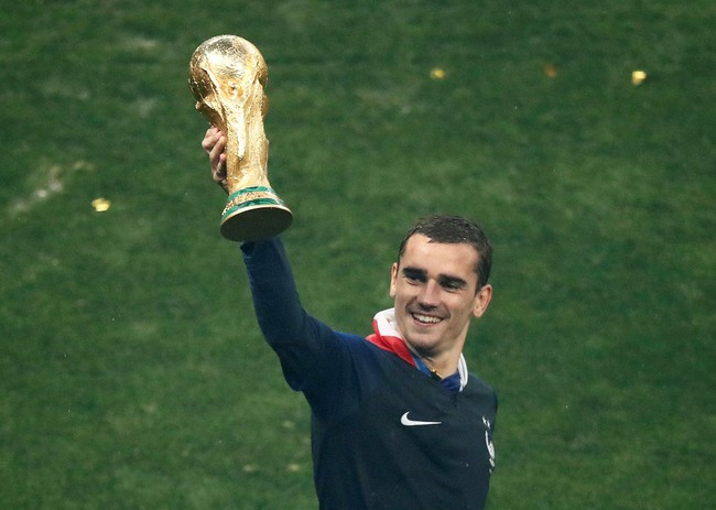 Striker Prancis Antoine Griezmann selalu masuk dalam jajaran pemain sepakbola terganteng yang dibuat media ataupun blogger. Pesepakbola berusia 27 tahun ini juga bukan hanya mengandalkan wajah rupawannya di lapangan. Foto: Christian Hartmann/Reuters