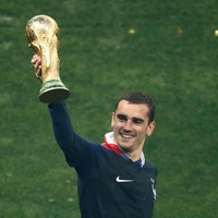 Striker Prancis Antoine Griezmann selalu masuk dalam jajaran pemain sepakbola terganteng yang dibuat media ataupun blogger. Pesepakbola berusia 27 tahun ini juga bukan hanya mengandalkan wajah rupawannya di lapangan. Foto: Christian Hartmann/Reuters