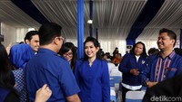 Selain dari latar belakang artis, ia mengungkapkan ada beberapa bacaleg dengan latar belakang lainnya. Seperti politisi, budayawan, hingga jurnalis.
