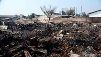 Begini kondisi gudang material di kawasan Sunter, Jakut, usai mengalami kebakaran hebat.