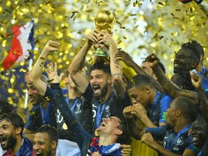 Penuhi Nazar Juara Piala Dunia, Giroud Kini Cepak