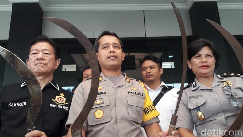 Polisi Ringkus 7 ABG yang Bacok Warga di Bekasi Polisi Ringkus 7 ABG yang Bacok Warga di Bekasi