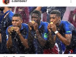 Gaya Para Bintang Prancis Pamer Piala Dunia di Instagram