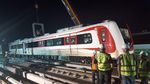 Seluruh Rangkaian Kereta LRT Jakarta Sudah Mendarat di Atas Rel