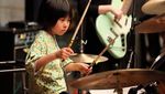 Ini Gadis 8 Tahun yang Aksi Drumnya Dipuji Robert Plant