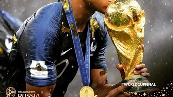 Kylian Mbappe pantas merayakan prestasinya yang luar biasa. Foto: istimewa