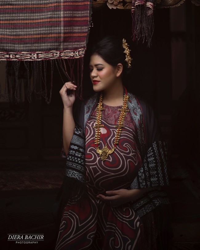 Pulasan makeup flawless yang membuat Kahiyang semakin cantik adalah hasil karya makeup artist Bennu Sorumba. Foto: Dok. Diera Bachir Photography